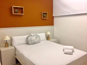 A bed or beds in a room at Casas Apartamentos Gracia