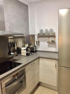 A kitchen or kitchenette at Casas Apartamentos Gracia