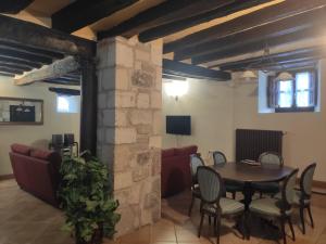 a dining room with a table and chairs at Etxezarra in Sáseta