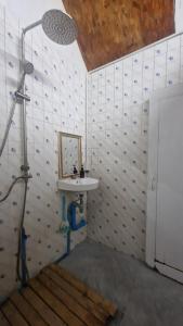 a bathroom with a sink and a mirror on the wall at Thai Traditional Home in Bangkok