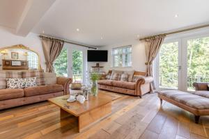 a living room with couches and a table at 5 Bed in Belper oc-b29775 in Belper