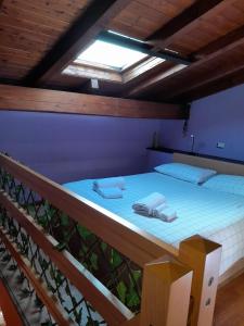 a bedroom with two beds on a balcony at Morgan's oasis in San Felice del Benaco