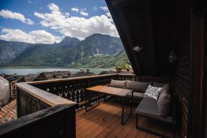 a balcony with a table and chairs and a view of a lake at Franz 38 - Appartement Hallstatt in Hallstatt