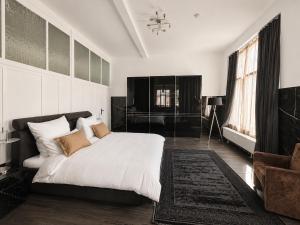 a bedroom with a large bed with white sheets and pillows at White House Meerane - Loft Sky in Meerane