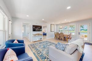 a living room with a couch and a dining room at The Toasted Oyster in Edisto Island