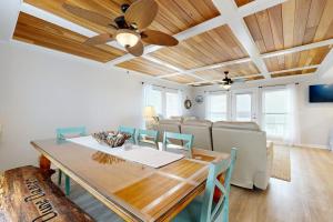 a dining room with a table and a ceiling fan at KC's Seaside Sanctuary in Edisto Island