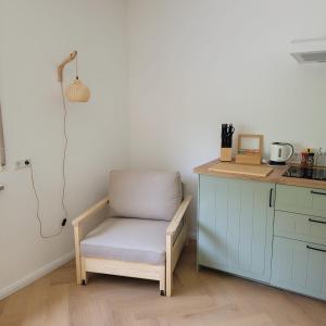 a chair sitting in the corner of a kitchen at Ferienwohnung mit Bergblick in Oberammergau