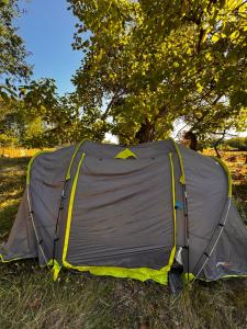 a tent sitting in the grass in a field at Pey camp in Saubion
