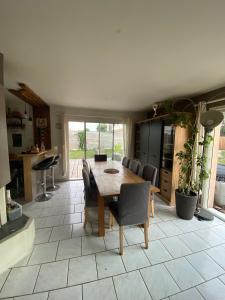 a dining room with a table and chairs at Villa Cazaux in La Teste-de-Buch