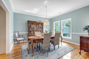 a dining room with a table and chairs at Sto-Away in Edisto Beach