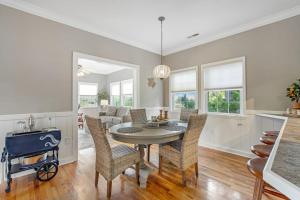 a dining room and living room with a table and chairs at Sto-Away in Edisto Beach