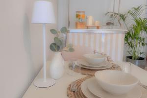 a table with two bowls and a lamp on it at HOTEL SLOW STAY - Esposende in Esposende
