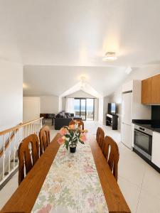 a kitchen and dining room with a table and chairs at Vista Sol in Bicas