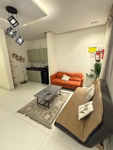 a living room with a couch and a table at شاليهات سمو بارك in Taif