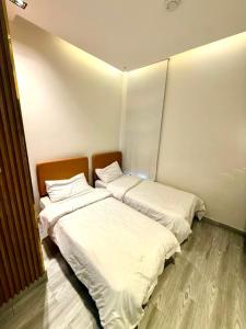 two beds sitting next to each other in a room at شاليهات سمو بارك in Taif