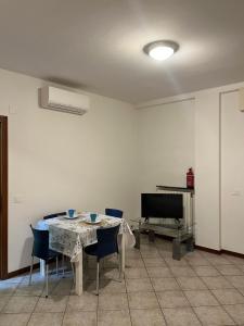 a dining room with a table and chairs and a television at La casa di RÒ in Avegno