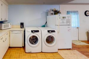 a kitchen with two washing machines and a refrigerator at Sand Quarters in Edisto Beach