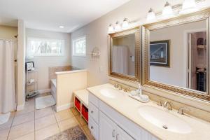 a bathroom with two sinks and a large mirror at Chateau Relaxo in Edisto Beach +13 photos