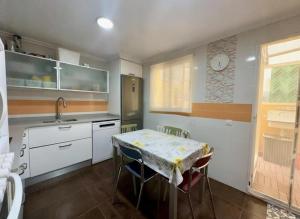 a kitchen with a table and a sink at Duna Hollidays in Puerto de Sagunto