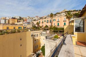 Galeriebild der Unterkunft Bright Rooftop by Napoliapartments in Neapel