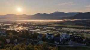 an aerial view of a city with the sun in the background at Saunalodge 白道 in Minami Uonuma