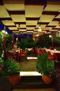 A restaurant or other place to eat at Kalathos Sun Hotel