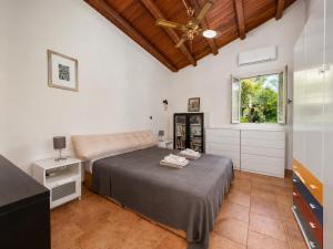 a bedroom with a bed and a window at Casa del Carrubo con Piscina, relax in campagna vicino al mare in Santa Croce Camerina