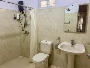 a bathroom with a toilet and a sink at Mountain Breeze Uplands in Kandy +16 photos