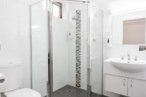 a bathroom with a shower and a toilet and a sink at Nicholas Royal Motel - Hay CBD in Hay +13 photos