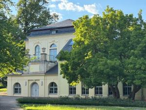 a large white building with a balcony on top at Haus Heiken Apartment Sonnenblume in Altenburg