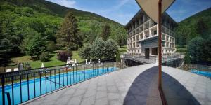a view of a hotel with a swimming pool at Parador de Vielha Spa & Wellness in Vielha