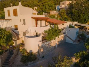 an aerial view of a white house at Zia Village Miro in Lagoúdi Zía