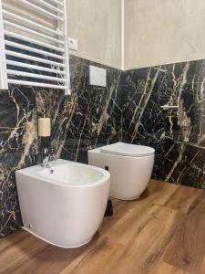 a bathroom with a white tub and a toilet at Arcimboldo 1 apartment in San Canzian dʼlsonzo
