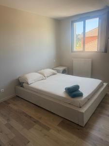 a bedroom with a large bed with a window at Villa Confidentielle Opale in Merlimont