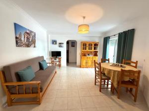 a living room with a couch and a table at Casa Nau B in Armação de Pêra