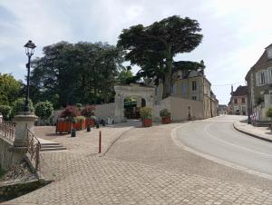 an empty street with an archway in a town at Loire et Vignes in Saint-Bouize