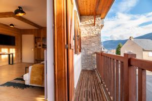 a balcony with a view of the mountains at L'Igloo - Balcon- Vue- Chic pres St-Lary in Vignec