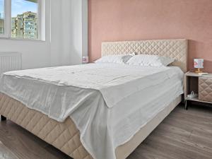 a bedroom with a large bed with a white comforter at Konstanzer Stefan 15 - Old Town Apt - Palas Mall - AC in Iaşi