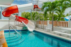 a water slide in a pool at a resort at พลอยพูลวิลล่า ชะอำ 2 Poolvilla Cha-am 2 in Cha Am