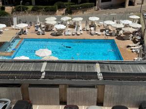 an overhead view of a pool with umbrellas and chairs at Nitza 14 in Netanya