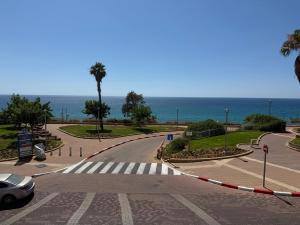 an empty road with a zebra crossingsigunigunigunigunigunigunigunigun at Nitza 14 in Netanya