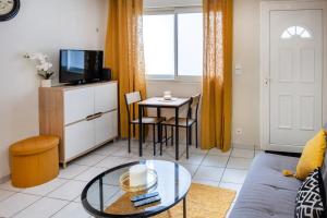 a living room with a couch and a table at le duplex de l'Hôtel de ville in Lourdes