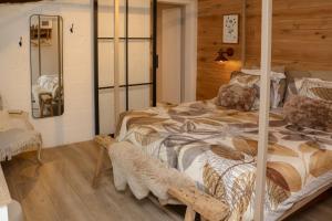 a bedroom with a large bed in a room at Ons Hofke in Lubbeek