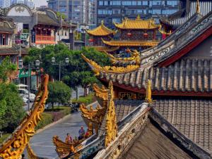 a group of people on a boat in front of a building at Wenjun Courtyard Hotel Chengdu ,English-Speaking , Pick-up Service ,Laundry Service , Local Tours in Chengdu