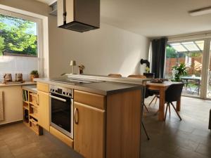 a kitchen with a stove and a counter top at Borndal-Zeit in Altenberge