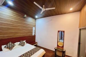 a bedroom with a bed and a ceiling fan at hotel Atithii in Rīngas +17 photos
