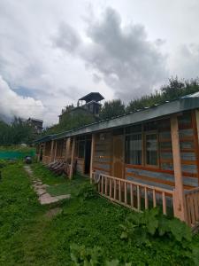 a house with a hill on top of it at Pulga Inn in Kalgha