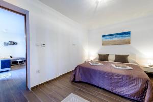 a bedroom with a bed in a room at Apartment Mistral in Molunat