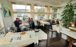 Un restaurante o sitio para comer en Hotel Thorenberg