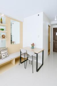 a dining room with a table and chairs at Nice location in the persimmon condo in Cebu City